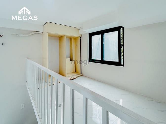 Hình ảnh Phòng duplex gác cao full nội thất dạng cửa sổ và ban công