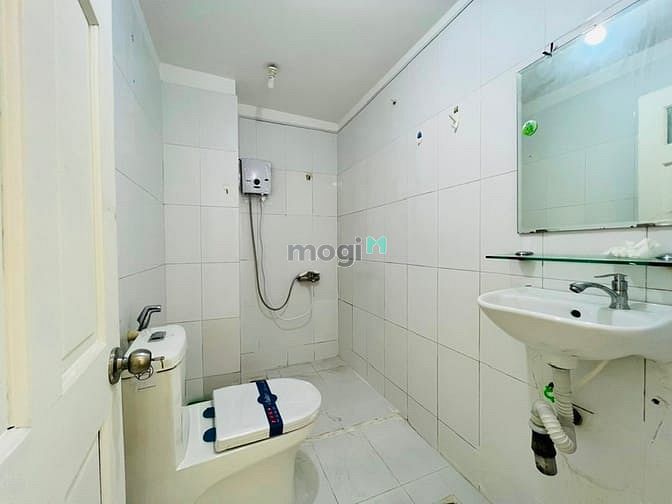 Hình ảnh Cho Thuê Căn Hộ Ban Công Tách Bếp Quận 1 Gần Bùi Viện