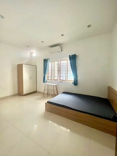 Hình ảnh studio full nội thất cửa sổ trời