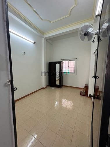 Hình ảnh CHDV HXH CMT8 3.5x17m, 1trệt, 2lầu, ST. 5pn, 3wc