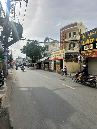 Hình ảnh Cho Thuê Nhà 2 MT Đường Phan Văn Trị, Phường 14, Quận Bình Thạnh