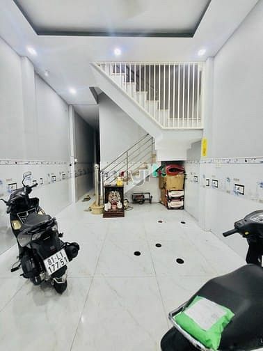 Hình ảnh Chính chủ bán nhà Khuông Việt. 4,1x18. 3 lầu.Giấy tờ đầy đủ, giá 8 tỷ