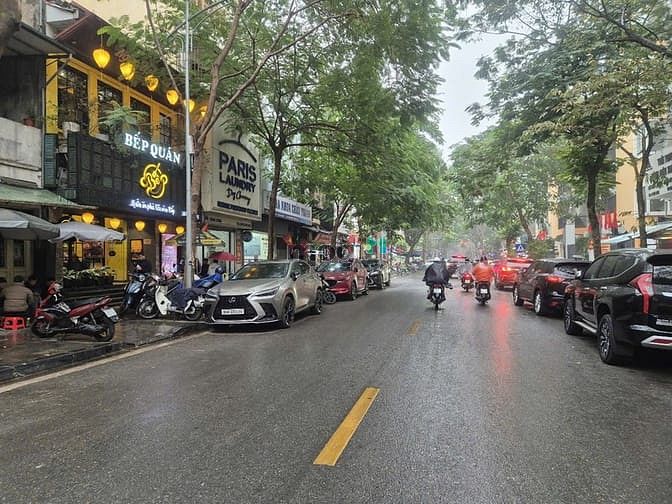 Hình ảnh Cho thuê nhà 2 mặt thoáng phố Hàm Long - Hoàn Kiếm