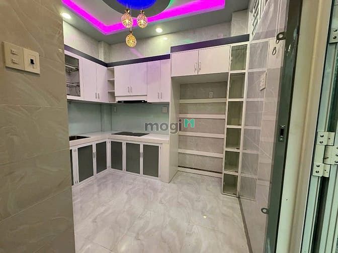 Hình ảnh CHDV đường 3/2, p11, Q10  rộng 14m2, nhà mới 3,3tr/th