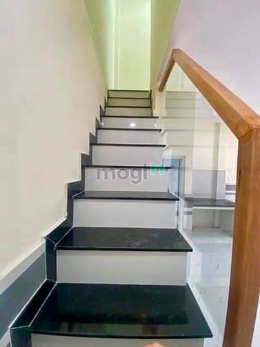Hình ảnh Chủ ngộp cần bán gấp căn nhà 2 tầng lầu 90m2 - Lê Văn Việt .