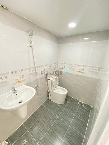 Hình ảnh Nhà hẻm thông 2 đường lớn, dtsd 33.3m2, ngang khủng, 3 tầng.