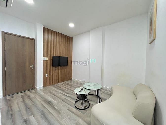 Hình ảnh Cho thuê 2pn cửa sổ balcon - nồi thất mới 100% khu phạm viết chánh