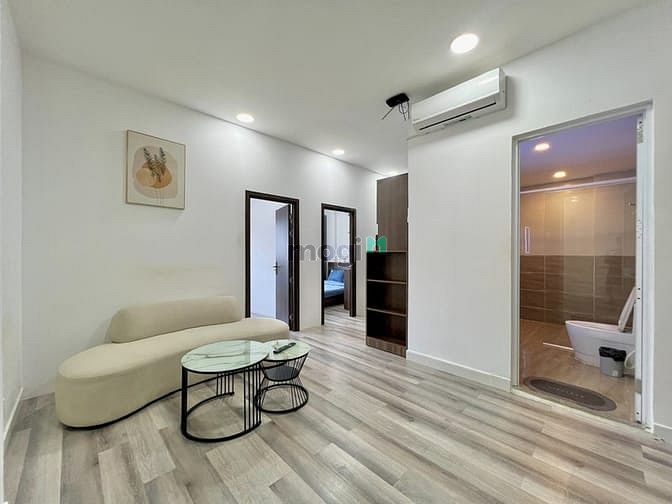 Hình ảnh Cho thuê 2pn cửa sổ balcon - nồi thất mới 100% khu phạm viết chánh