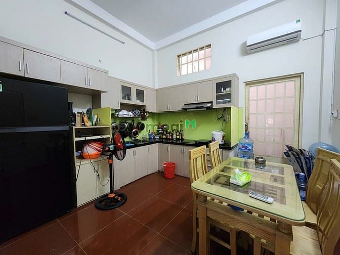 Hình ảnh Nhà 3 tầng 4×20 khu tên lửa  có nội thất cho thuê 18tr
