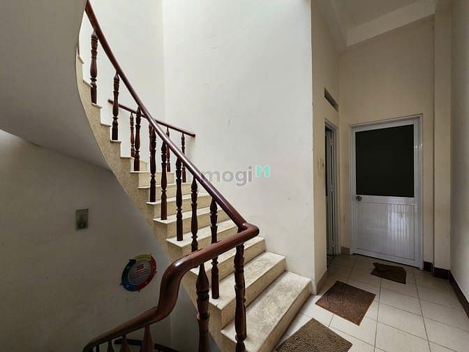 Hình ảnh Nhà 3 tầng 4×20 khu tên lửa  có nội thất cho thuê 18tr