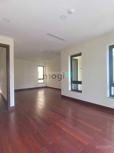 Hình ảnh Biệt thự BA SON 550m2 Mới Đẹp Hầm 4 Tầng Giá Chỉ 150tr/tháng