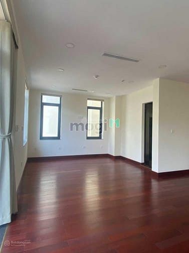 Hình ảnh Biệt thự BA SON 550m2 Mới Đẹp Hầm 4 Tầng Giá Chỉ 150tr/tháng