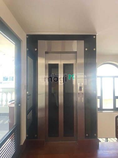 Hình ảnh Biệt thự BA SON 550m2 Mới Đẹp Hầm 4 Tầng Giá Chỉ 150tr/tháng