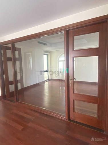 Hình ảnh Biệt thự BA SON 550m2 Mới Đẹp Hầm 4 Tầng Giá Chỉ 150tr/tháng