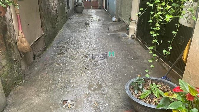 Hình ảnh Bán nhà c4 ngõ 298 ngọc lâm, 90m x 4,4m vuông vắn chỉ nhỉnh 7 tỷ có