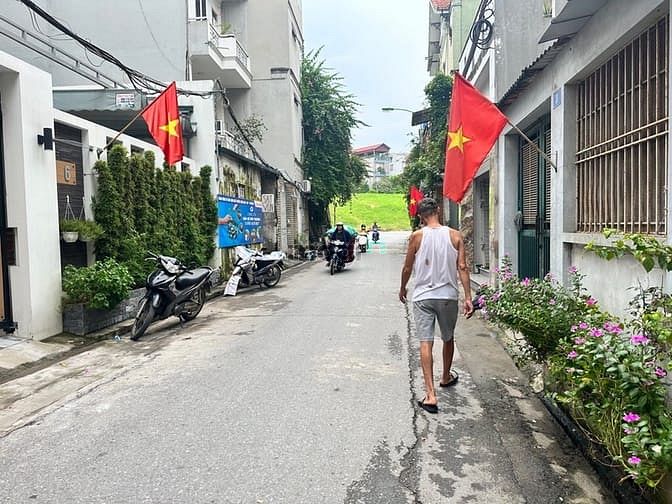 Hình ảnh Bán đất ngõ 130 ngọc thuỵ 42m oto 7c đỗ cổng chỉ hơn 5 tỷ có tl. lh: