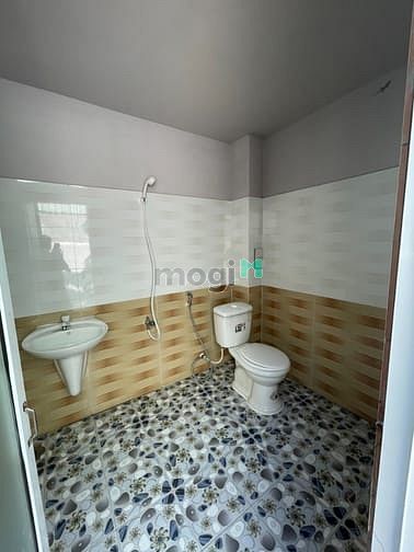 Hình ảnh Cho thuê nhà cấp 4 có gác lửng, diện tích 5x25m