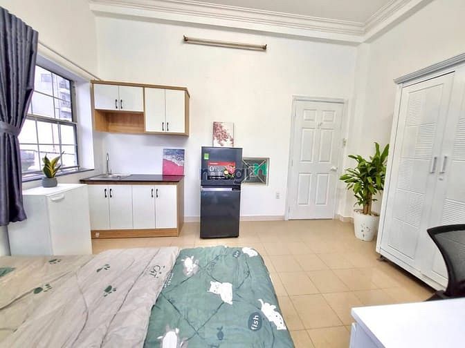 Hình ảnh CHDV dạng studio full nội thất cửa sổ trời view landmark81