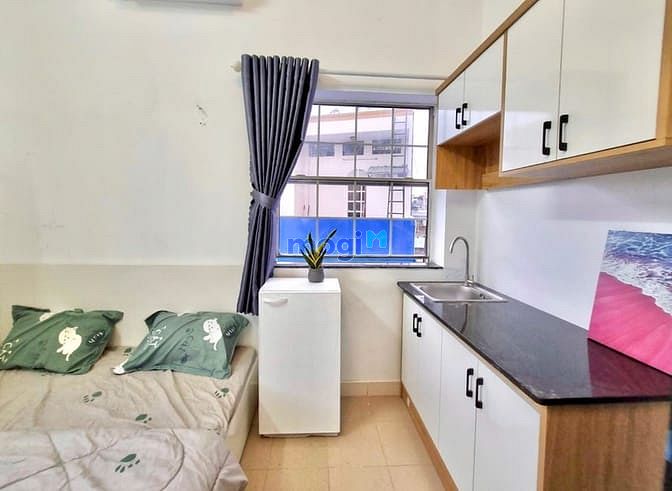 Hình ảnh CHDV dạng studio full nội thất cửa sổ trời view landmark81