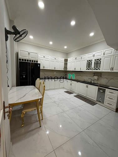 Hình ảnh RẺ 80tr! Cho thuê MT Đ. Lý Văn Phức, Q. 1 – 4x20m – 5 tầng thang máy