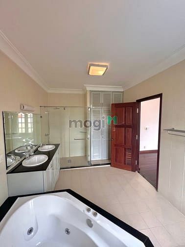 Hình ảnh Cho Thuê Biệt Thự Để Ở & Kinh Doanh - Thảo Điền, Q2 - 800m2 - 5500$