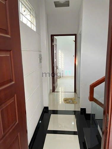 Hình ảnh Cho thuê nhà phố đẹp góc 3MT NTCB Hẻm xe hơi