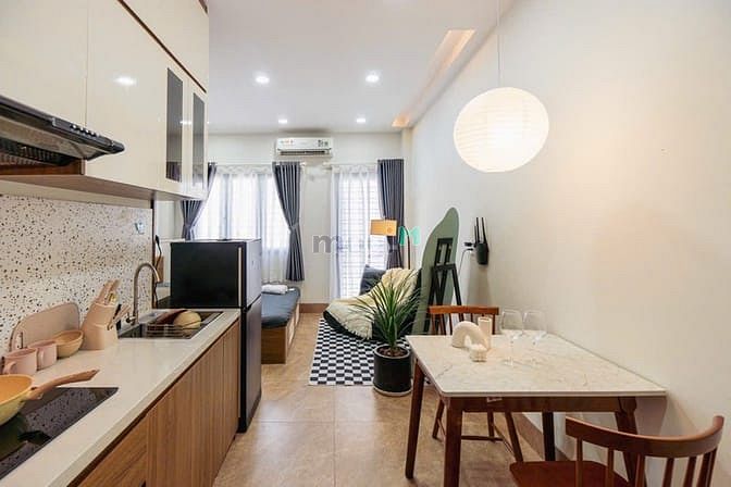 Hình ảnh Cho Thuê Căn Hộ có bancol CMT8 ngay ngã tư bảy hiền