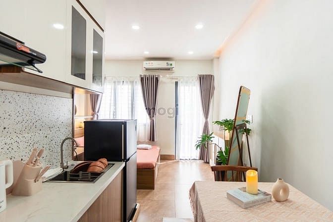 Hình ảnh Cho Thuê Căn Hộ có bancol CMT8 ngay ngã tư bảy hiền