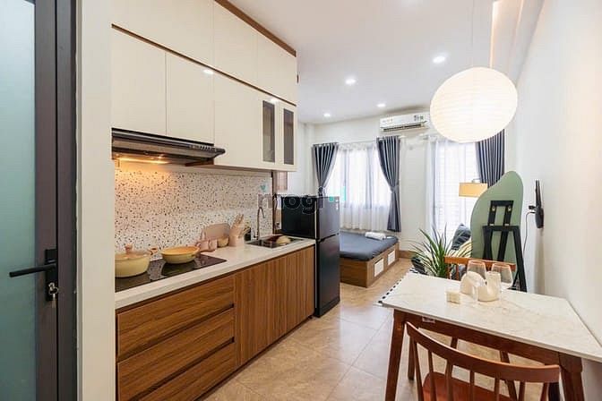 Hình ảnh Cho Thuê Căn Hộ có bancol CMT8 ngay ngã tư bảy hiền