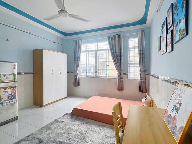 Hình ảnh Cho Thuê Phòng Thoáng Mát Nội Thất Cơ Bản Cửa Sổ Bự