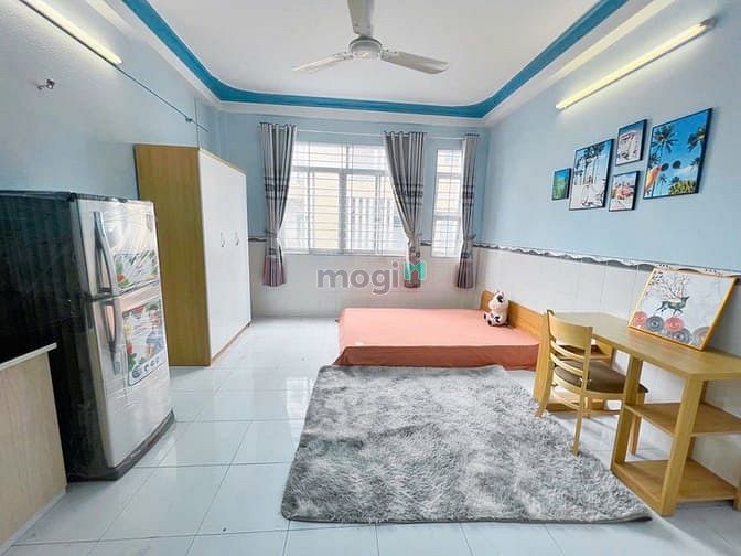 Hình ảnh Cho Thuê Phòng Thoáng Mát Nội Thất Cơ Bản Cửa Sổ Bự