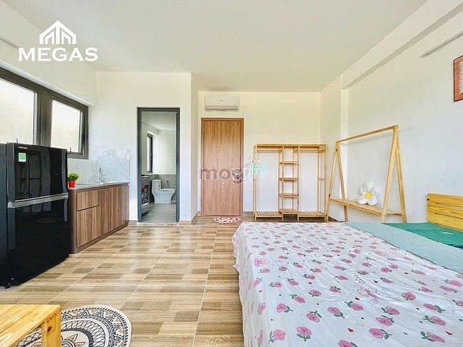 Hình ảnh Studio cửa sổ lớn siêu thoáng ngay VINCOM Nguyễn Xí - Nguyễn Gia Trí