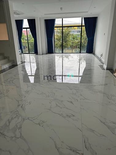 Hình ảnh 𝐂𝐇𝐎 𝐓𝐇𝐔𝐄̂ biệt thự đối diện trường học VINSCHOOL