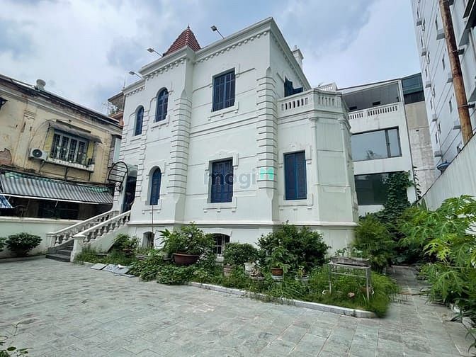 Hình ảnh Cho thuê BT Quảng An 300m2, 3 tầng, 2WC, mặt tiền 15m, giá 180tr/th