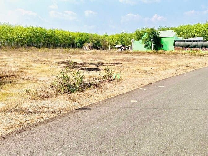 Hình ảnh Bán lô đất 3 mặt tiền đường giá rẻ quy hoạch đất ở đã có 700 m thổ cư