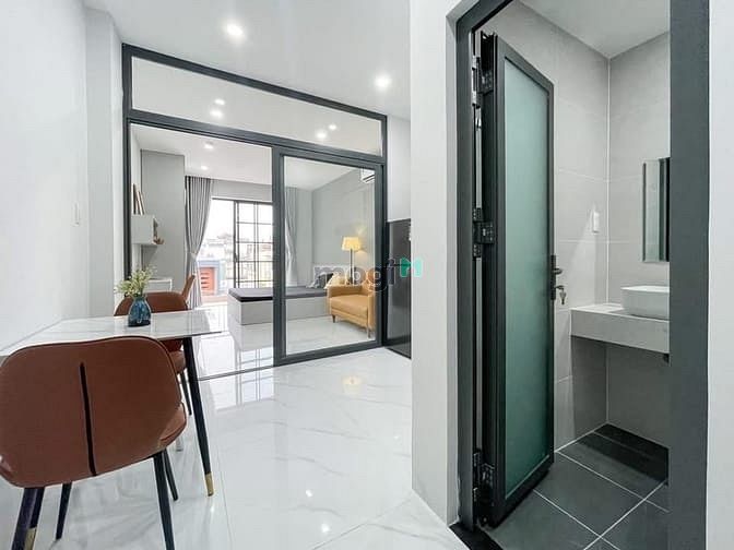 Hình ảnh Studio full nội thất, có ban công, gần Lotte, sát bên Q4