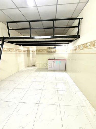 Hình ảnh Phòng 35m2 sẵn máy lạnh ngay Huỳnh Văn Nghệ
