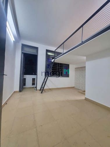Hình ảnh Phòng ban công 35m2 ơ dc 5nguoi có máy lạnh