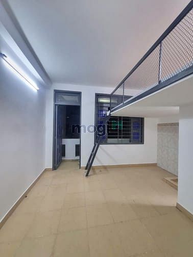 Hình ảnh Phòng ban công 35m2 ơ dc 5nguoi có máy lạnh