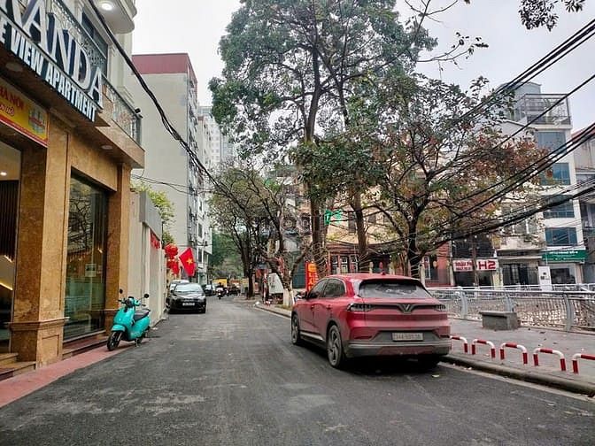 Hình ảnh Bán nhà mặt ngõ ô tô Trung kính 30m2 *5T giá 12.5 tỷ