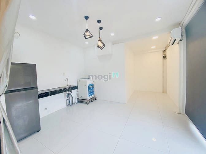 Hình ảnh Cho Thuê 1 PN + Mặt Bằng 4x10m Ngay Lê Trọng Tấn