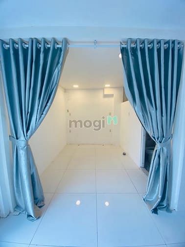 Hình ảnh Cho Thuê 1 PN + Mặt Bằng 4x10m Ngay Lê Trọng Tấn