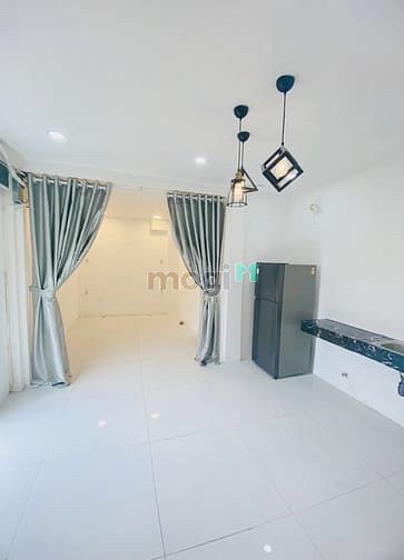 Hình ảnh Cho Thuê 1 PN + Mặt Bằng 4x10m Ngay Lê Trọng Tấn