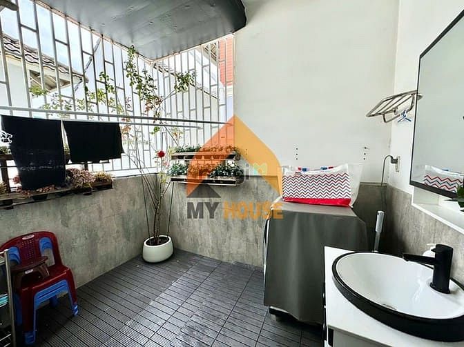 Hình ảnh Villa Quốc Hương Khu Vực Sầm Uất Cho Thuê Chỉ 45tr
