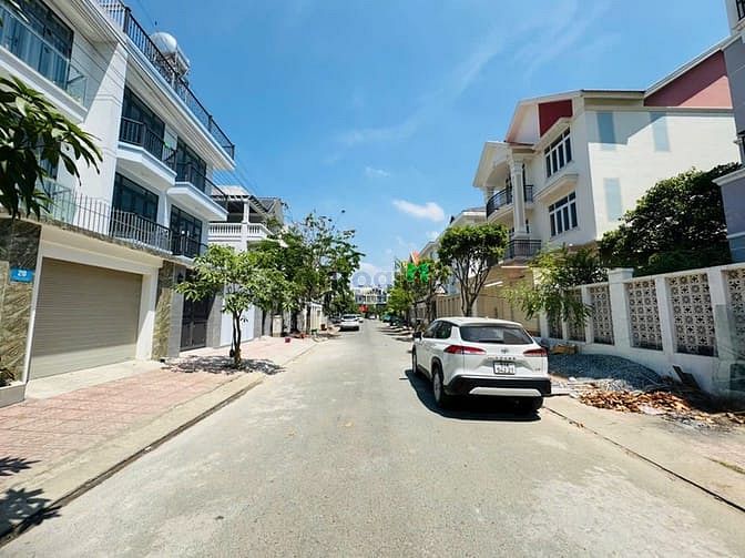 Hình ảnh Bán Biệt Thự ngang 15m đường Liên Phường Quận 9 DT 270m2 giá 27 tỷ
