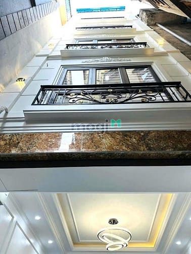 Hình ảnh Bán nhà ngõ 1150 đường Láng. 6 tầng lô góc, thang máy giá 7.5 tỷ.