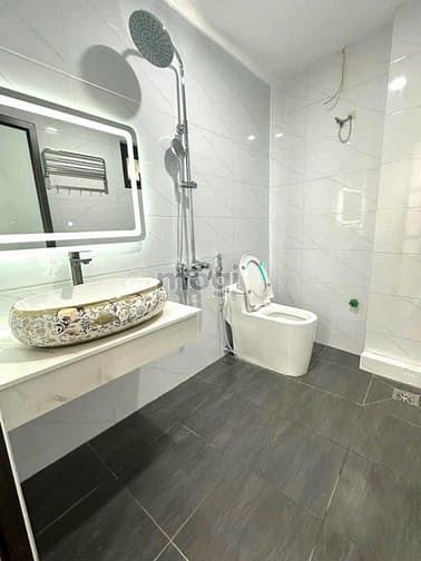 Hình ảnh Bán nhà ngõ 1150 đường Láng. 6 tầng lô góc, thang máy giá 7.5 tỷ.