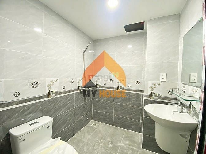Hình ảnh Nhà Văn Phòng Mới Xây Chưa Qua Sử Dụng, Có Thang Máy