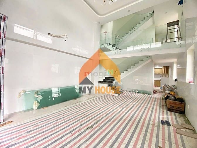 Hình ảnh Nhà Văn Phòng Mới Xây Chưa Qua Sử Dụng, Có Thang Máy