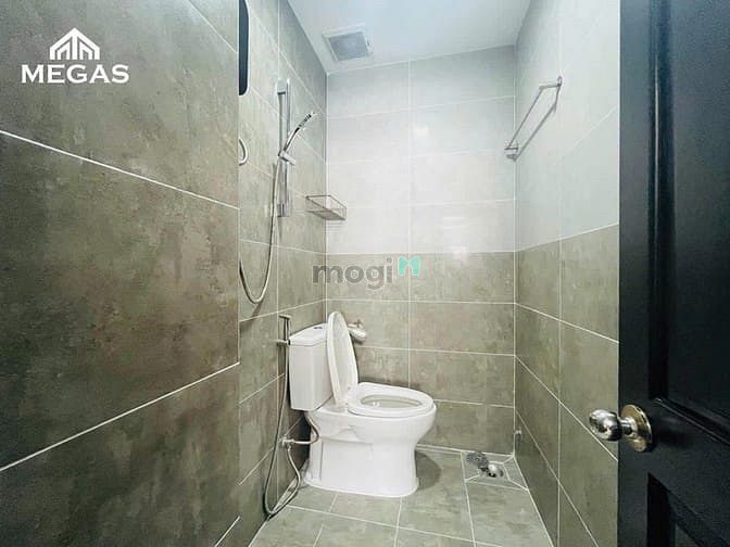 Hình ảnh Cho thuê căn DUPLEX ngay D2 Nguyễn Gia Trí Ngã Tư Hàng XAnh
